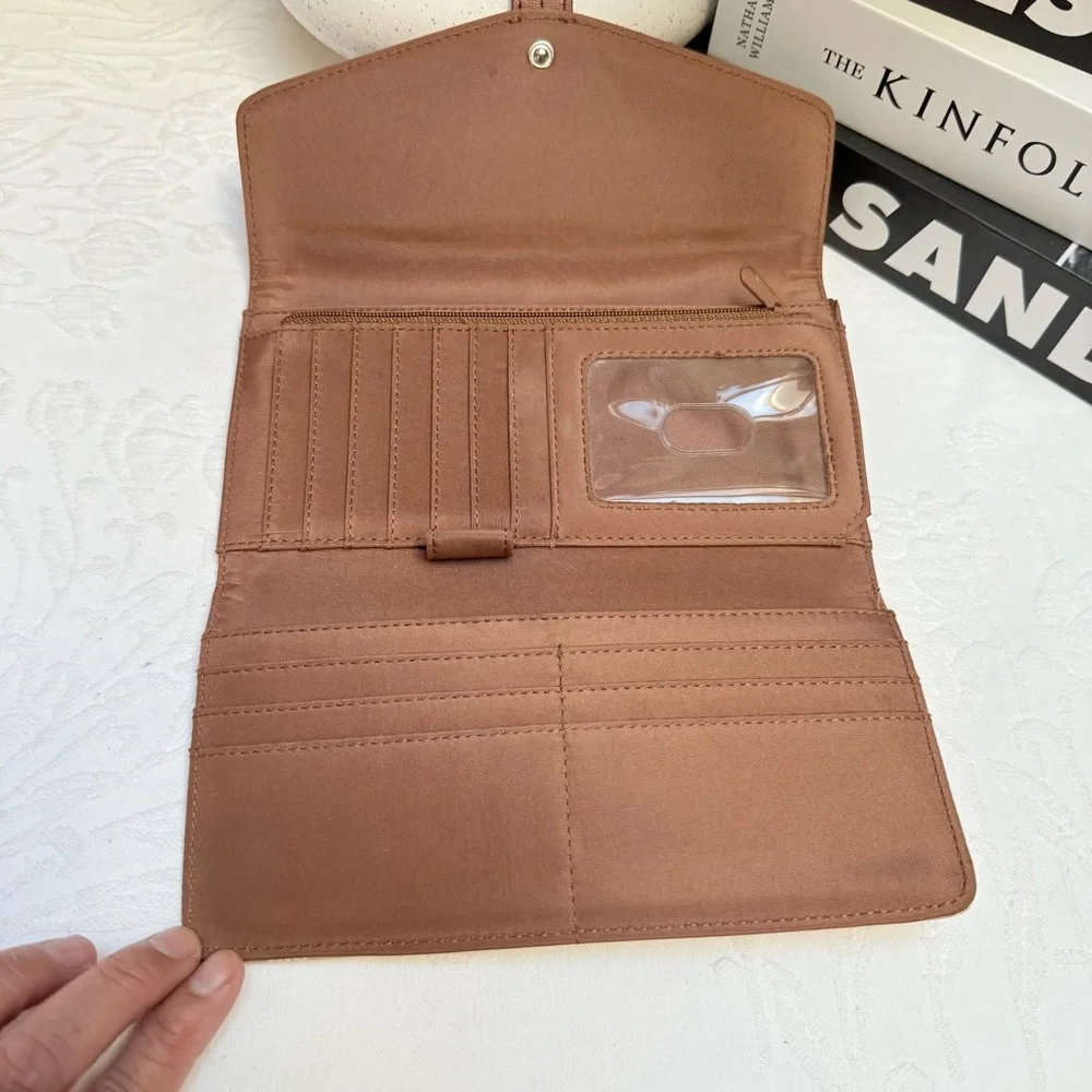 Etienne Aigner Cream and Brown Wallet Timeless Sophistication - Picture 5 of 7